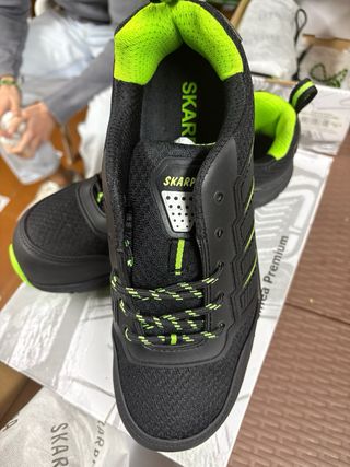Zapatos de seguridad Skarpa negros y verdes