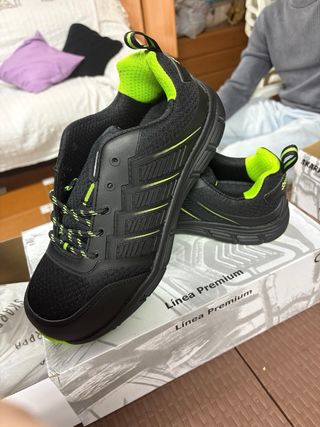 Zapatos de seguridad Skarpa negros y verdes