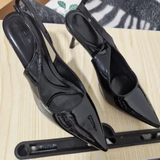 Zapatos de tacón negros charol