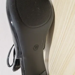 Zapatos de tacón negros charol