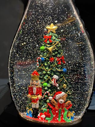 Linterna Navideña con Luces y Nieve