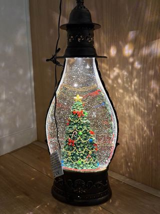 Linterna Navideña con Luces y Nieve