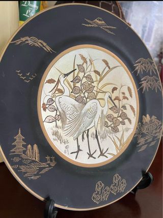 Plato decorativo japonés con grullas