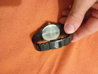 Reloj Lotus Negro y Dorado