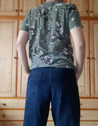 Camiseta Zara flores verde y multicolor