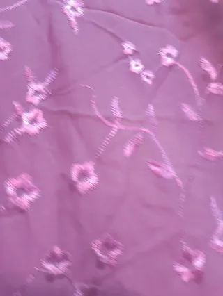 Mantoncillo bordado morado con flecos