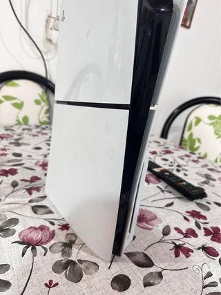 Consola Sony PS5 Slim Blanca y Negra