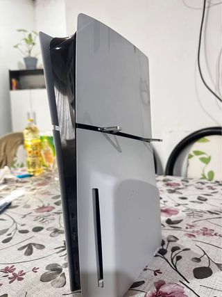 Consola Sony PS5 Slim Blanca y Negra