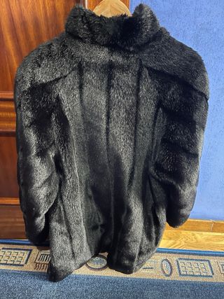 Abrigo visón sintético negro