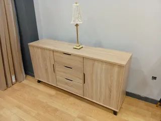 Aparador de madera muy práctico