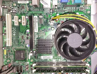 Acer Veriton M288 Core2Duo/SSD64Gb/HDD500Gb/4GbRAM