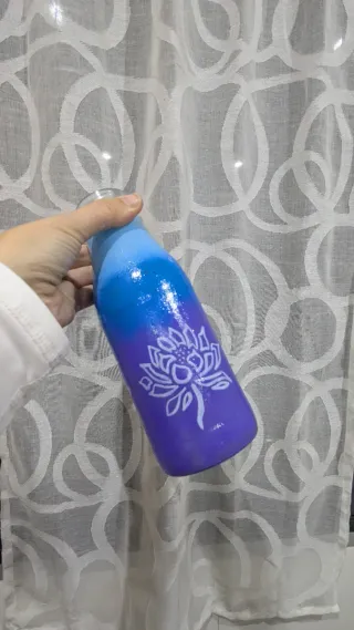 Jarrón de cristal pintado a mano