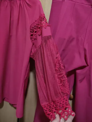 Conjunto de blusa y pantalón rosa