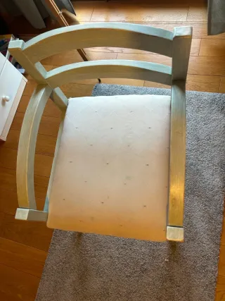 Silla de madera maciza cómoda y resistente