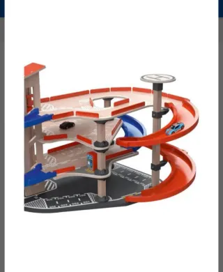 Garaje de Estacionamiento de Madera