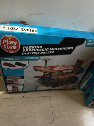 Garaje de Estacionamiento de Madera