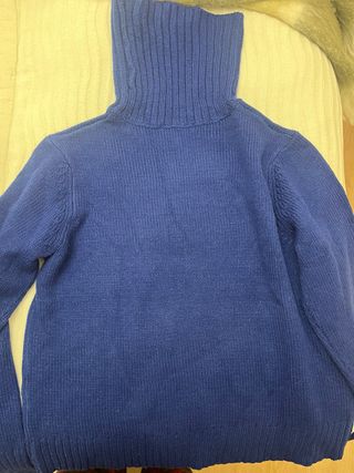 Jersey azul de cuello alto