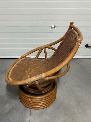 Silla de mimbre giratoria