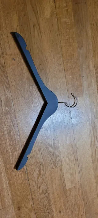 Percha de madera y metal 50 = 30€