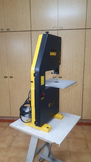 Sierra de cinta Dewalt DV738