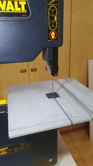 Sierra de cinta Dewalt DV738