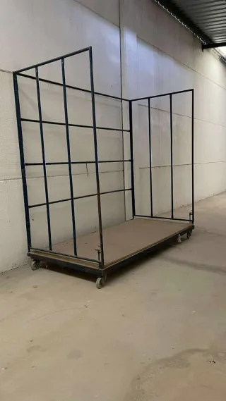 9 Jaulas de almacenamiento desmontables.