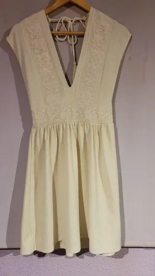 Vestido beige con encaje