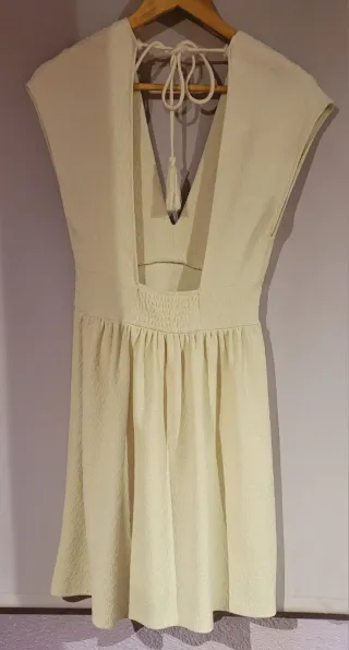 Vestido beige con encaje