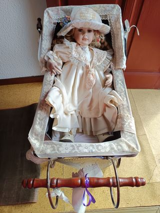 Muñeca de porcelana antigua