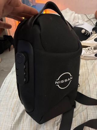 Bandolera Antirrobo Nissan con USB y Candado