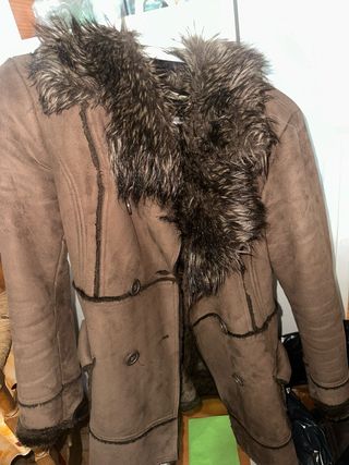 Chaqueta marrón con pelo sintético
