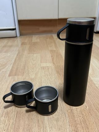 Termo y 2 tazas de acero inoxidable