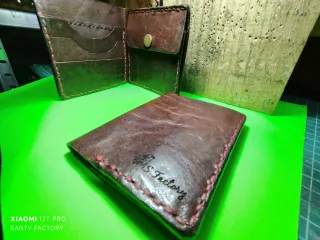 Cartera artesanal de Cuero cosida a mano