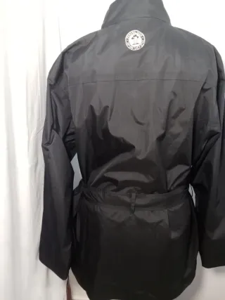 Chaqueta Negra con Cinturón