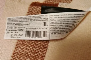 Bufanda larga Mango cuadros rosa y beige