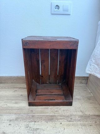 Mesita de noche / Cajón de madera
