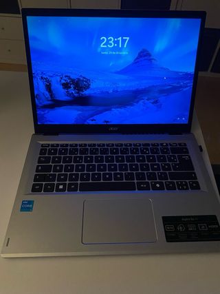 Portátil Acer Plata 9 meses uso