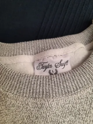 Sudadera Cowboy Like Me Taylor Swift