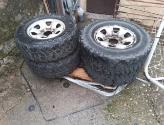 Llantas con goma de tacos