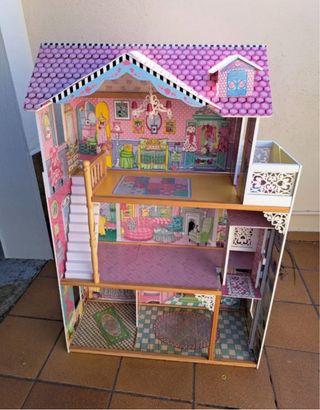 Casa de muñecas de madera