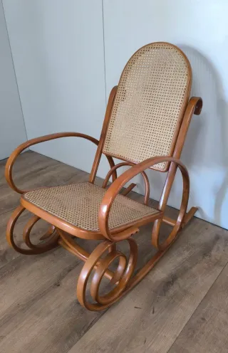 MECEDORA ANTIGUA ELEGANTE EN BUEN ESTADO