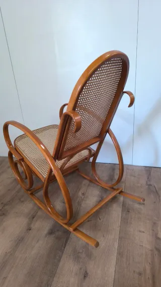 MECEDORA ANTIGUA ELEGANTE EN BUEN ESTADO