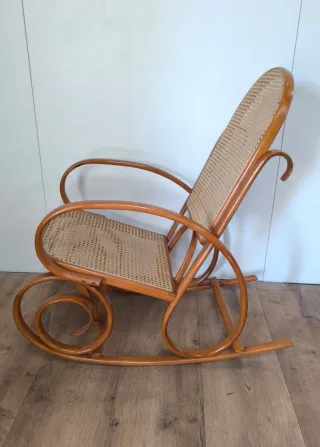 MECEDORA ANTIGUA ELEGANTE EN BUEN ESTADO