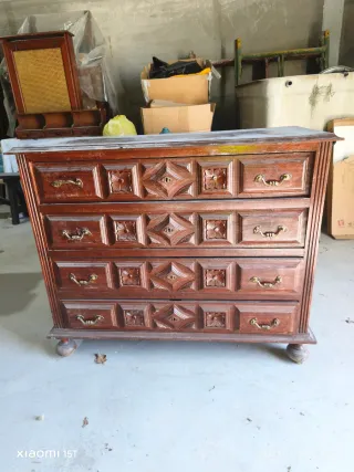 Cómoda antigua madera maciza