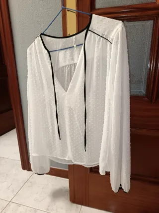 Blusa blanca topos talla L