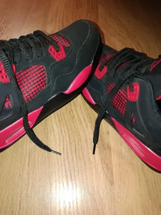 Jordan Retro 4 Rojas Talla 42