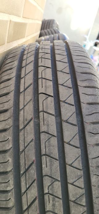 SE VENDEN 4 Neumáticos