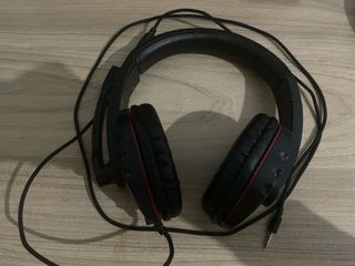 Cascos Gaming Negros con Detalles Rojos