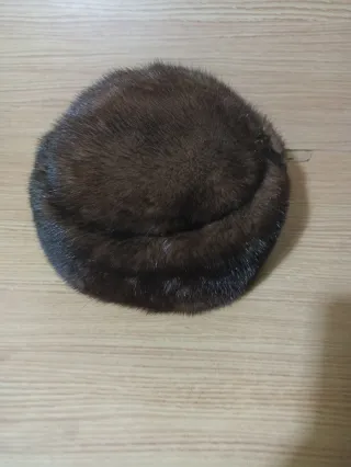 Gorra de piel marrón