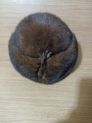 Gorra de piel marrón